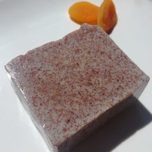 Load image into Gallery viewer, Savons exfoliant pour le corps et visage par Nous le Savon