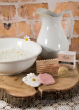 Charger l'image dans la galerie, Lait démaquillant en barre pour tout type peau et tendance sèche 50 g