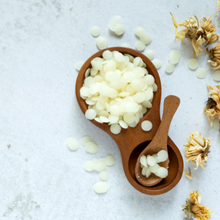 Charger l'image dans la galerie, Cire abeille en pastille (cera alba)