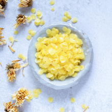Charger l'image dans la galerie, Cire abeille en pastille (cera alba)