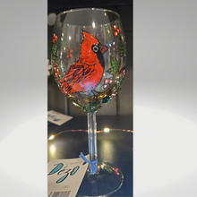Load image into Gallery viewer, Coupe à vin peinte à la main par Dezo
